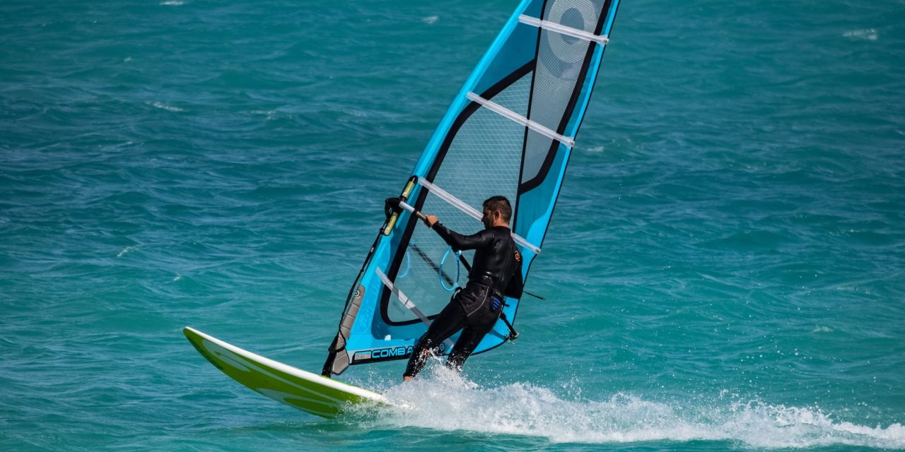 https://www.pugliaescursioni.com/wp-content/uploads/2020/03/windsurfing-3264136_1920-1280x640.jpg